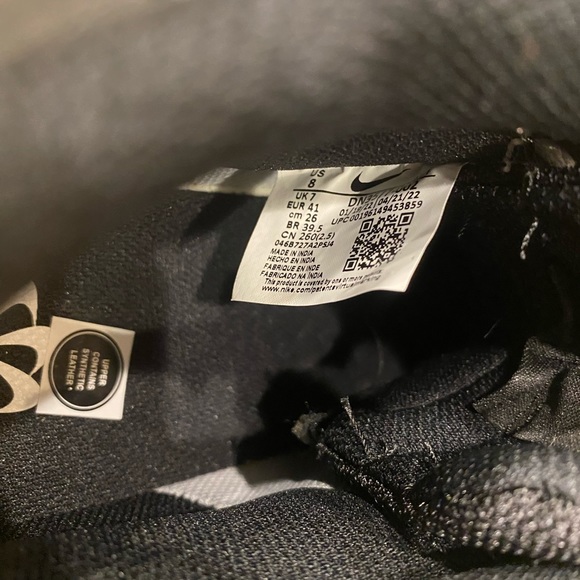 Men’s Nike Sneakers - Picture 4 of 4